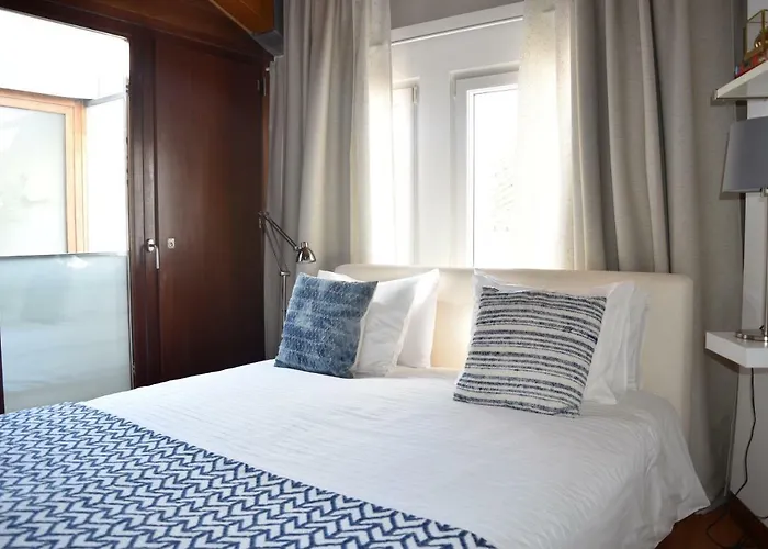 Architect-Designed Loft In A Historic Hilltop Neighborhood